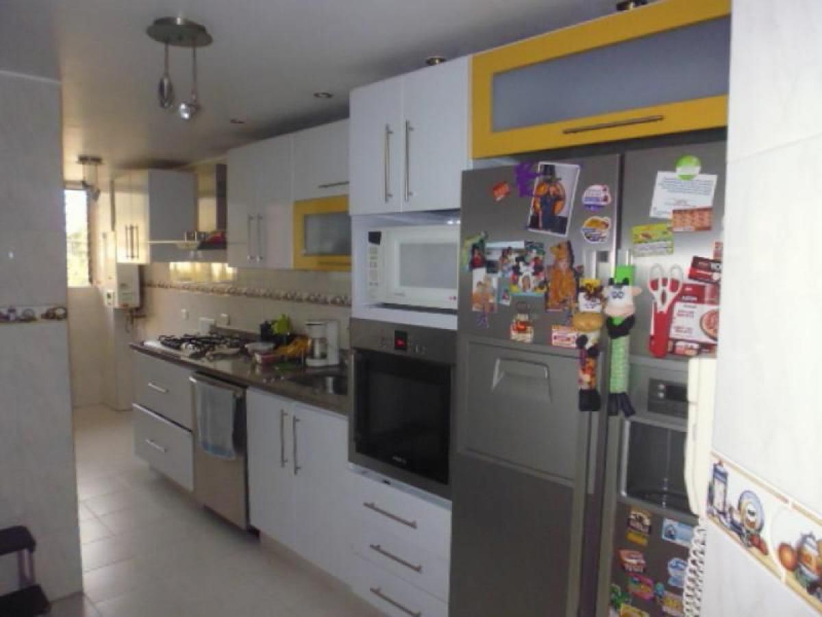 Дом с 3 спальнями в Богота, Колумбия № 12143