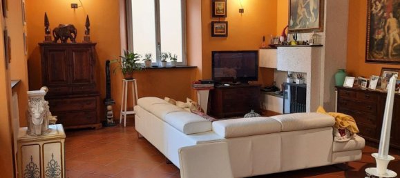 5 rooms Duplex in Lucca, Italy No. 11965 9