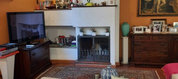 5 rooms Duplex in Lucca, Italy No. 11965 4