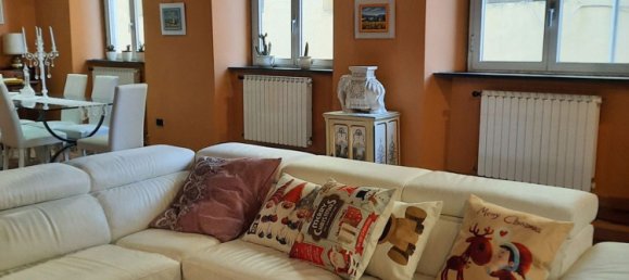 5 rooms Duplex in Lucca, Italy No. 11965 8