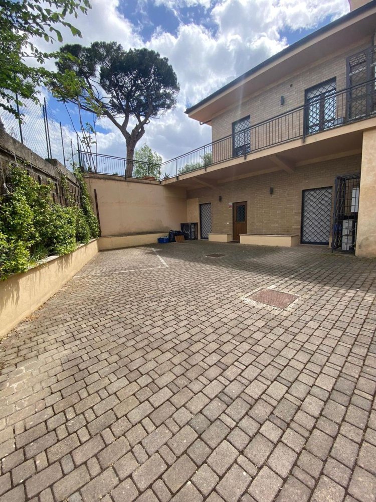 Bureau à Frascati, Italy 140m² No. 289413