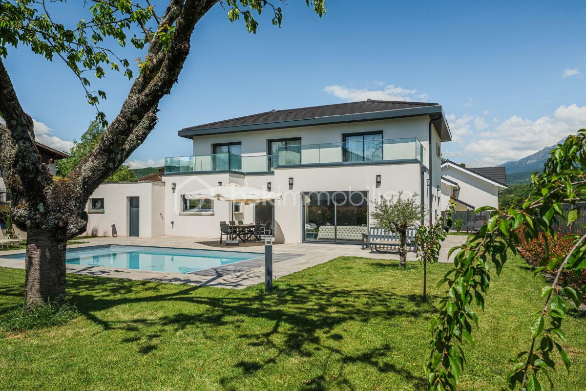 4 bedrooms Villa in Brie-et-Angonnes, France No. 355479