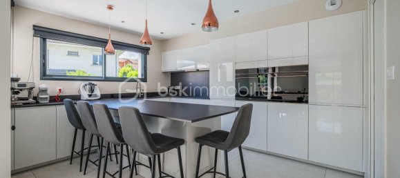 4 bedrooms Villa in Brie-et-Angonnes, France No. 355479 3