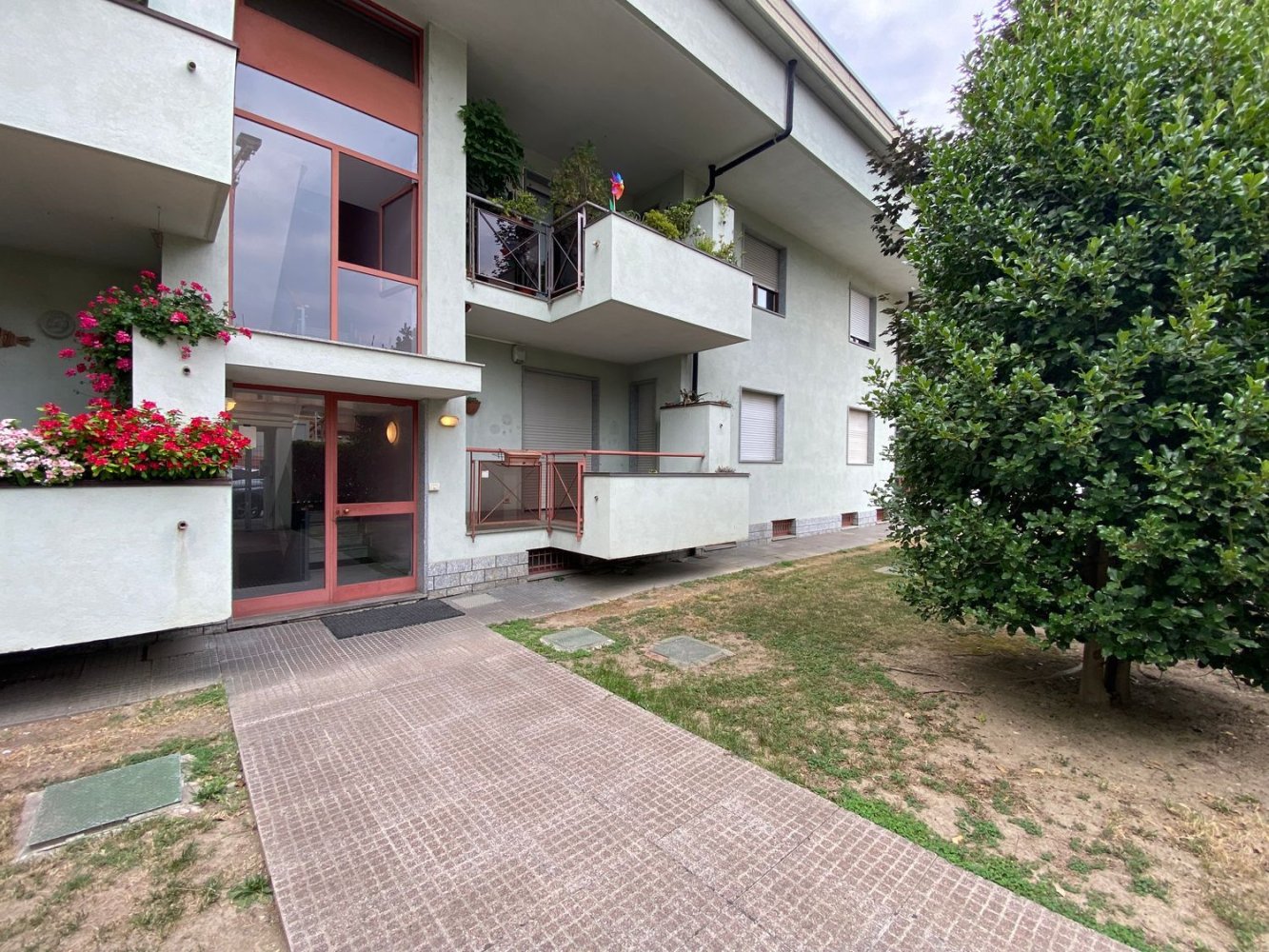 4 bedrooms Apartment in Cuneo, Italy No. 385172