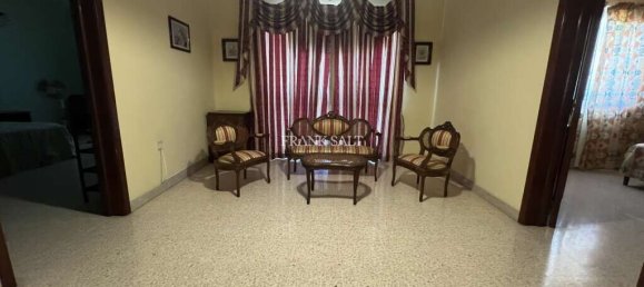 4 bedrooms House in Birzebbuga, Malta No. 8187 5