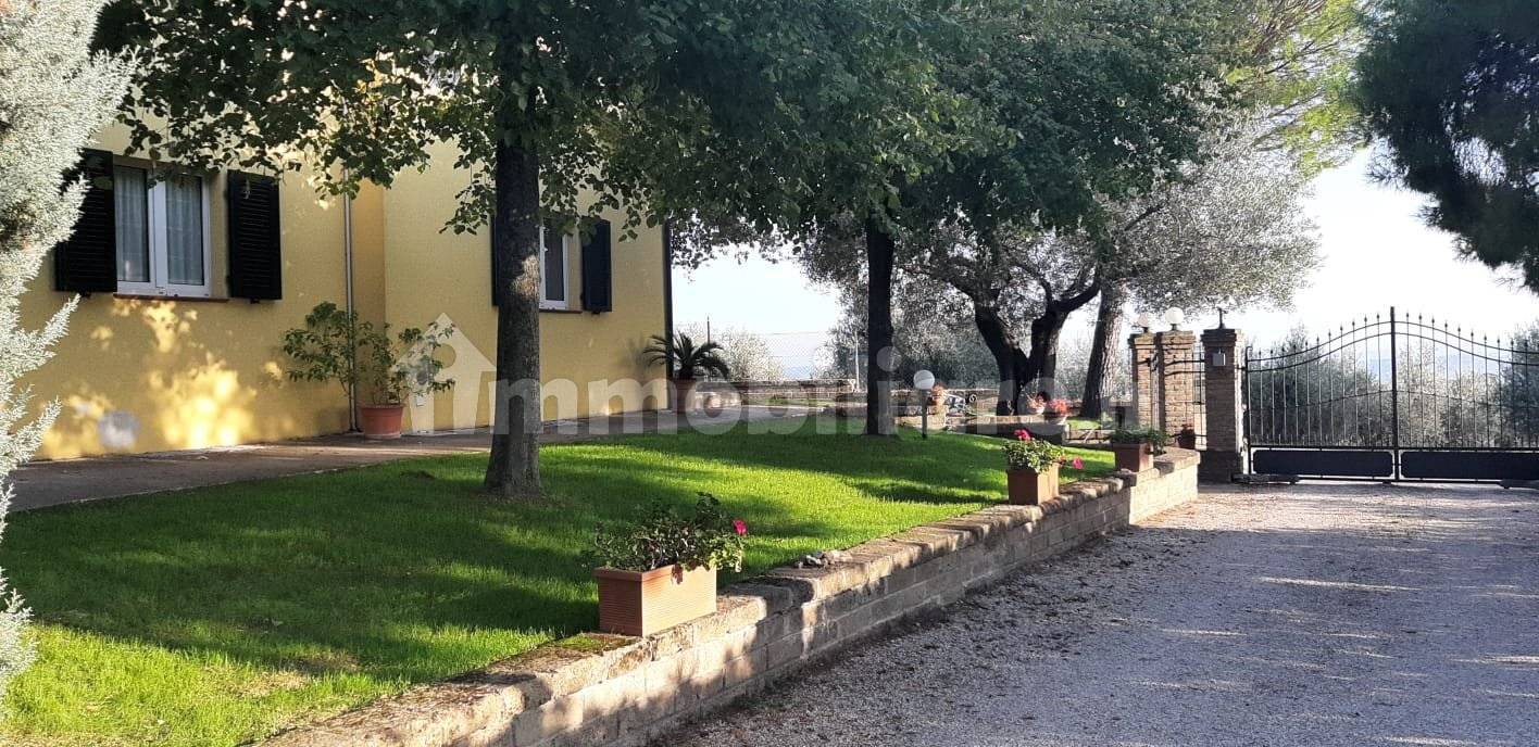 3 غرف نوم فيلا في Montecosaro, Italy رقم 330253