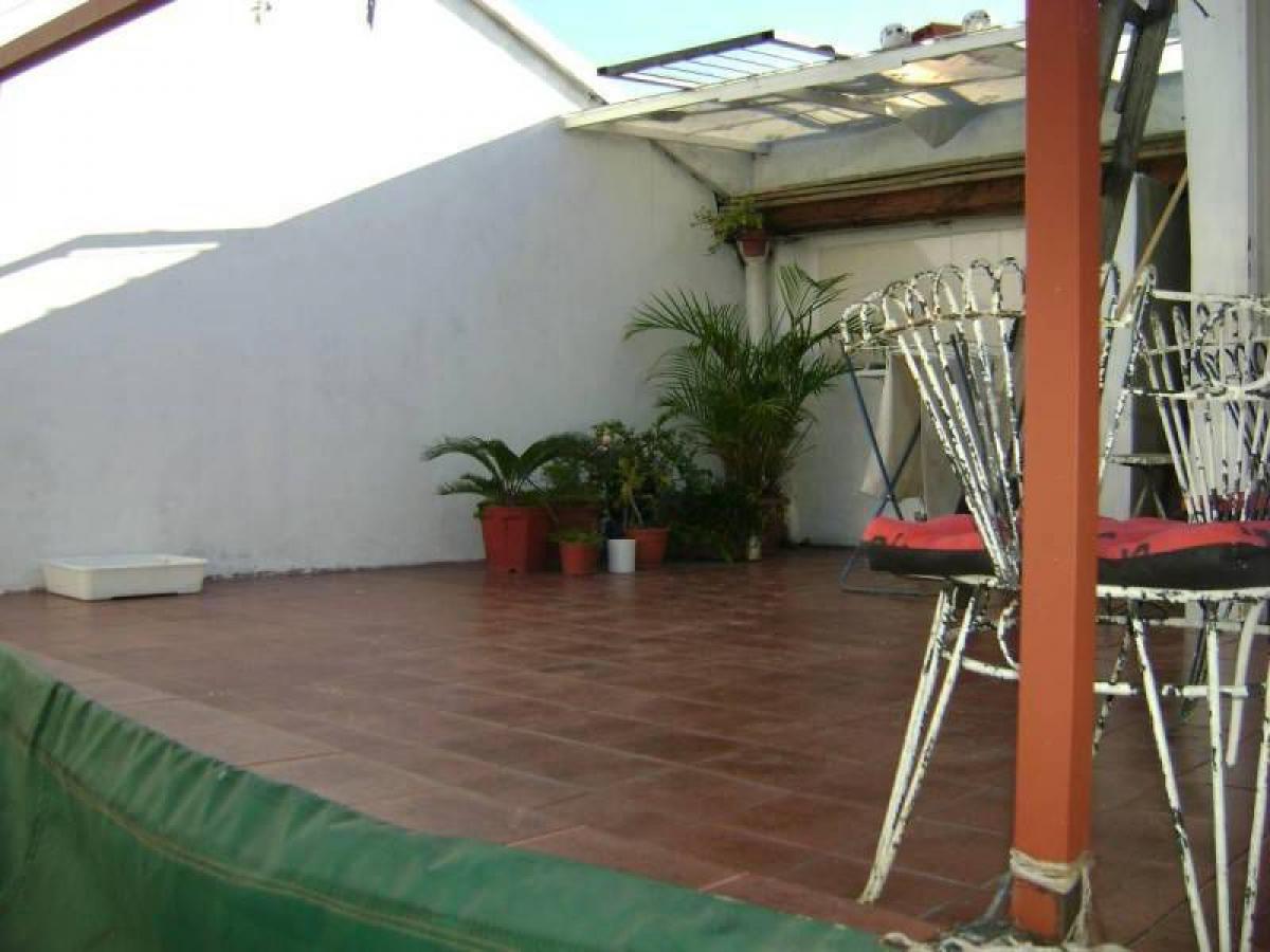 2 bedrooms House in Vicente Lopez, Argentina No. 20996