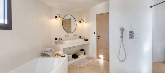 4 bedrooms Villa in Cavalaire-sur-Mer, France No. 101457 15