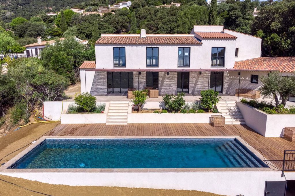 4 bedrooms Villa in Cavalaire-sur-Mer, France No. 101457