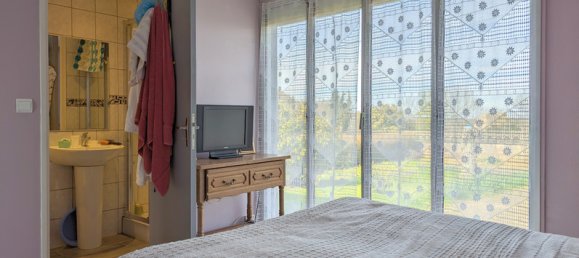 Bungalow de 2 dormitorios en Perassay, France No. 100423 7