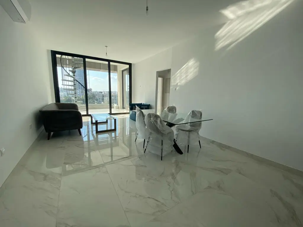 Ático de 2 dormitorios en Germasogeia, Cyprus No. 5083