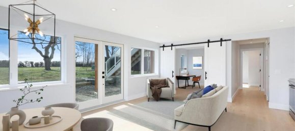 5 bedrooms House in British Columbia, Canada No. 1143 10