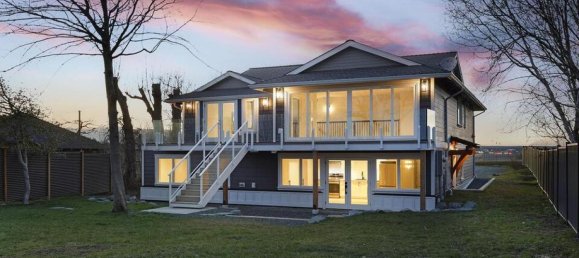 5 bedrooms House in British Columbia, Canada No. 1143 3