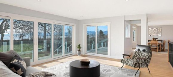 5 bedrooms House in British Columbia, Canada No. 1143 6