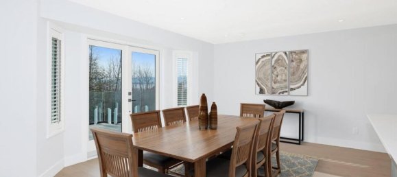 5 bedrooms House in British Columbia, Canada No. 1143 7