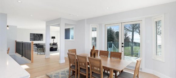 5 bedrooms House in British Columbia, Canada No. 1143 8