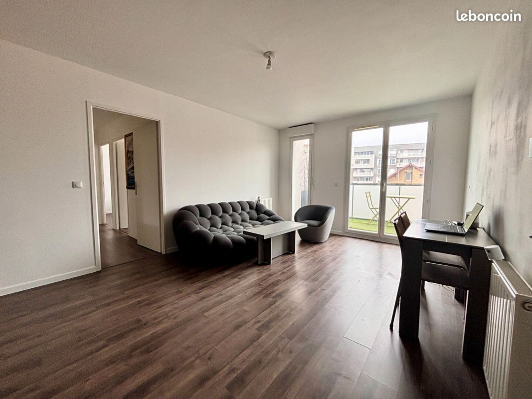 2 bedrooms Apartment in Nanterre, France No. 121331