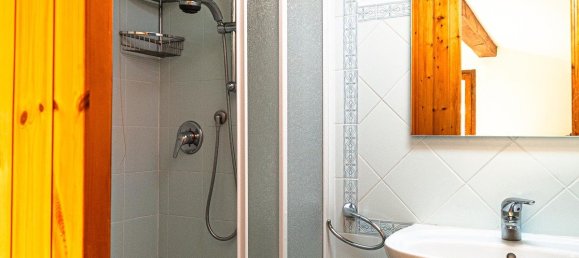 2 bedrooms Villa in Camporgiano, Italy No. 288053 5