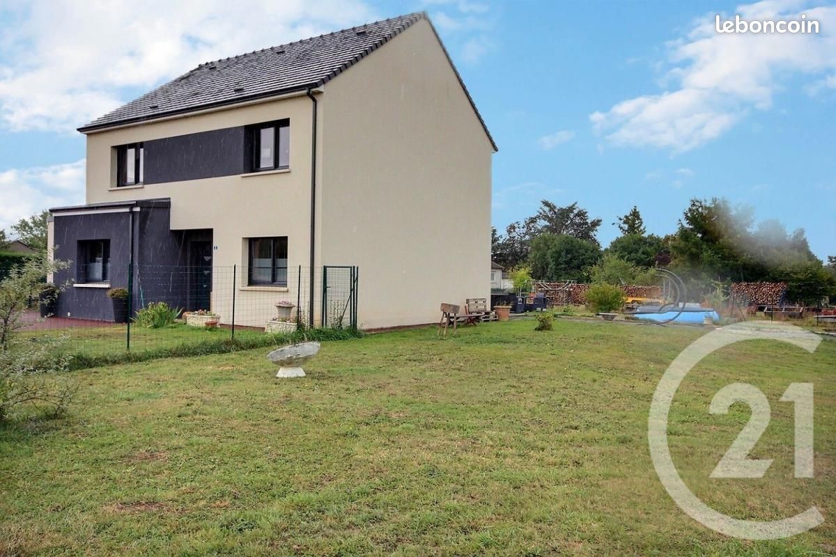 5 chambres Maison à La Chapelle-Saint-Martin-en-Plaine, France No. 331024