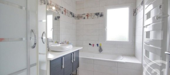 5 chambres Maison à La Chapelle-Saint-Martin-en-Plaine, France No. 331024 8