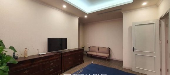 5 bedrooms Villa in Long Bien, Vietnam No. 691 4