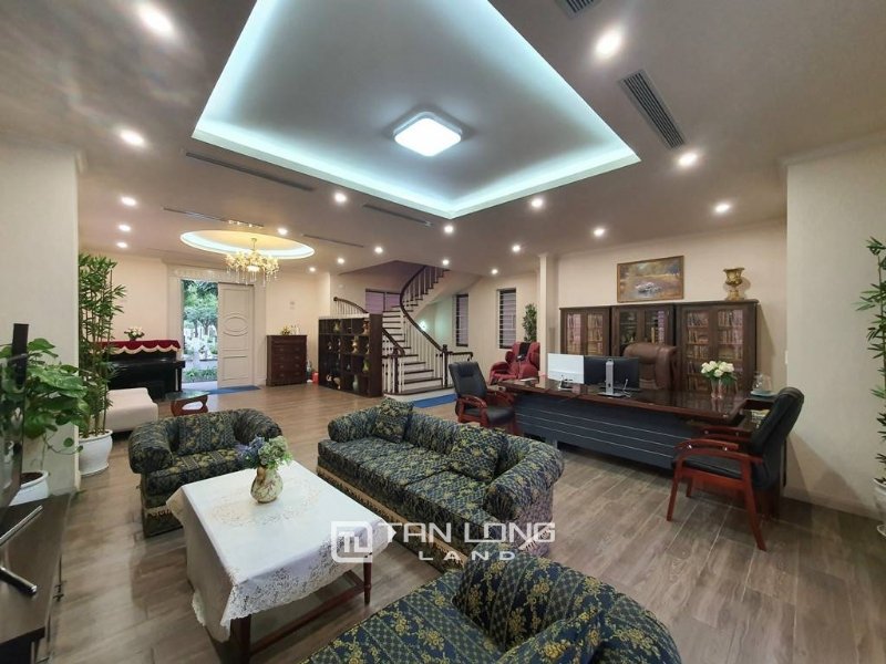 5 bedrooms Villa in Long Bien, Vietnam No. 691