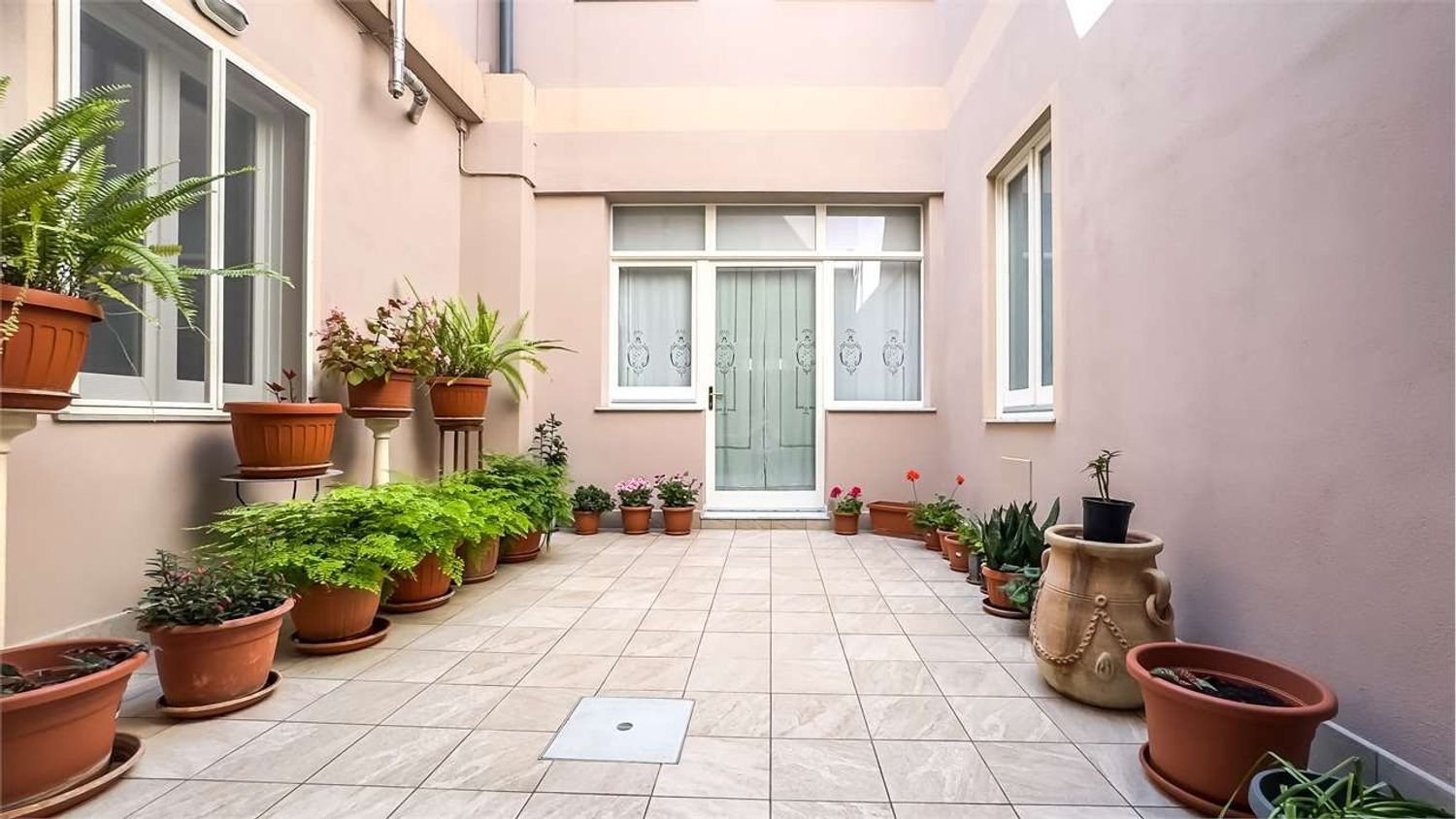 5 rooms Apartment in Quartu Sant'Elena, Italy No. 270321