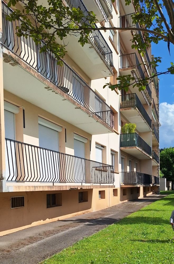 Apartamento de 3 dormitorios en Bourgoin-Jallieu, France No. 289388