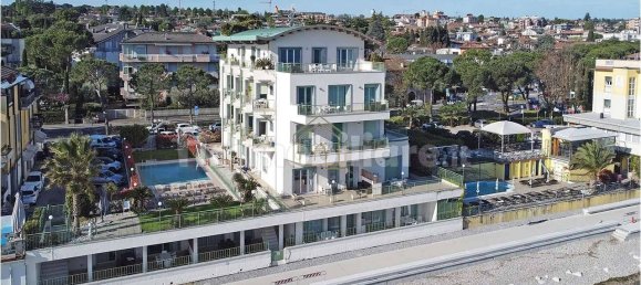 5-Zimmer Gebäude in Desenzano del Garda, Italy, Nr. 7003 21