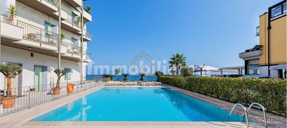 5-Zimmer Gebäude in Desenzano del Garda, Italy, Nr. 7003 20