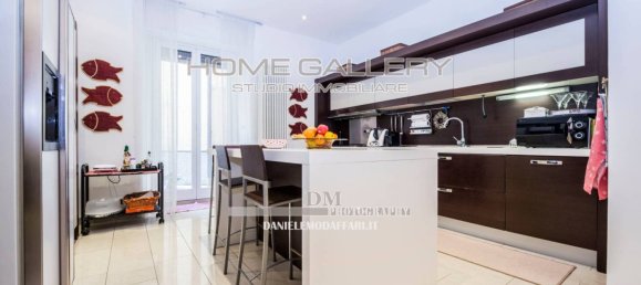 4 bedrooms Apartment in Genoa, Italy No. 184465 7