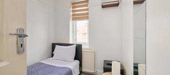 3 bedrooms House in London, United Kingdom No. 2758 8