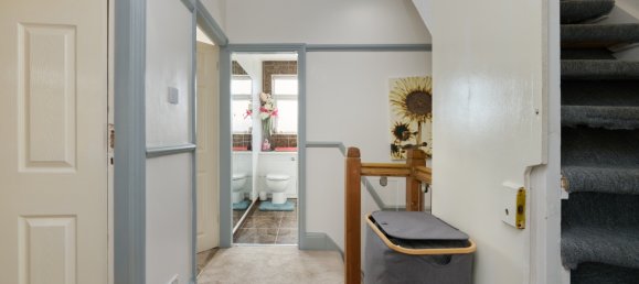 3 bedrooms House in London, United Kingdom No. 2758 9