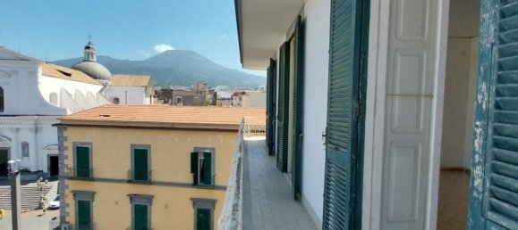 3 bedrooms Apartment in Torre del Greco, Italy No. 344839 5