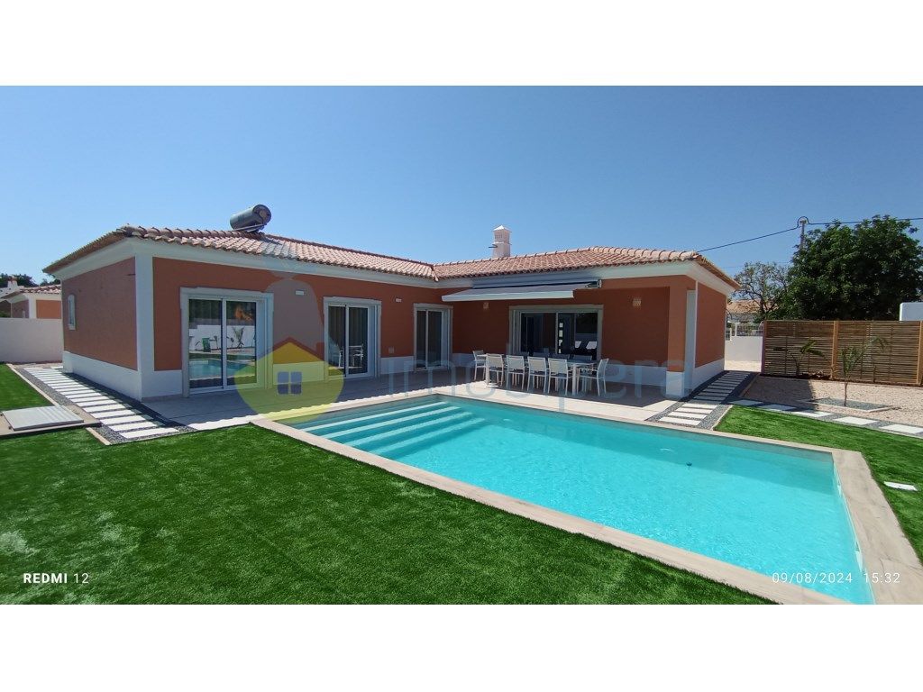 4 غرف نوم منزل في Ferreiras, Portugal رقم 126485