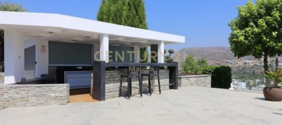 5 bedrooms Villa in Germasogeia, Cyprus No. 362 4