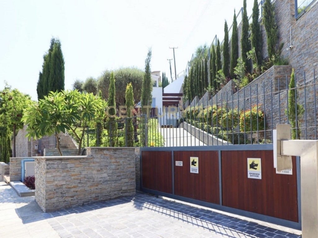 5 bedrooms Villa in Germasogeia, Cyprus No. 362