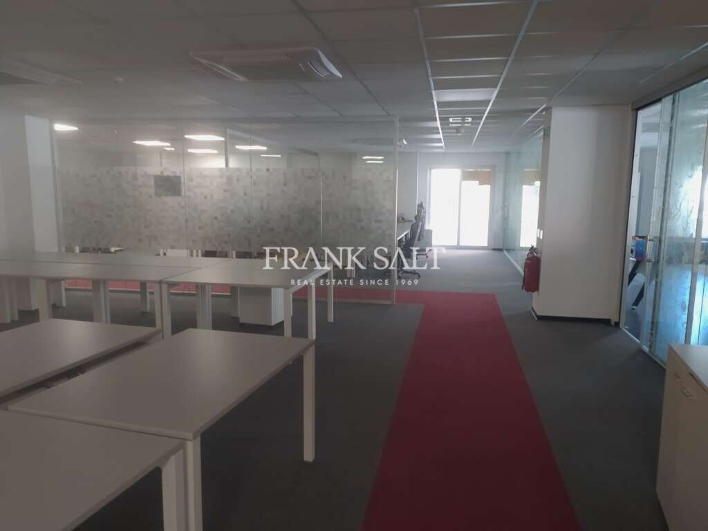 Bureau à Saint Julian's, Malta 610m² No. 12515