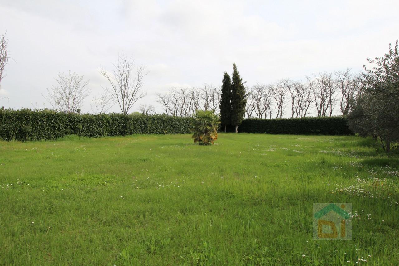  قطعة أرض في Udine, Italy 1288متر مربع رقم 21542