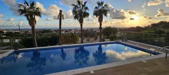 4 bedrooms Villa in Geroskípou, Cyprus No. 19537 2