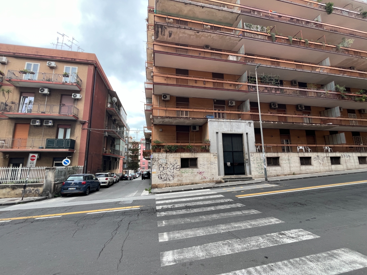 Квартира с 7 комнатами в Катания, Италия № 127924