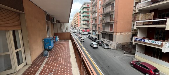 Квартира с 7 комнатами в Катания, Италия № 127924 22