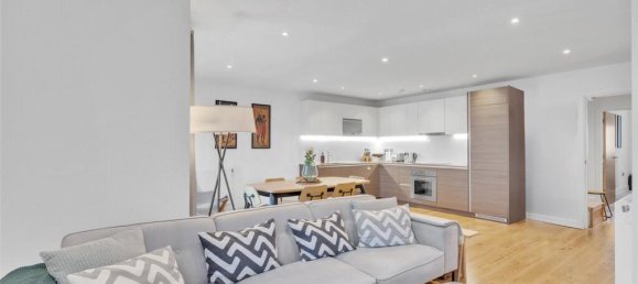 2 bedrooms Apartment in London, United Kingdom No. 7838 3