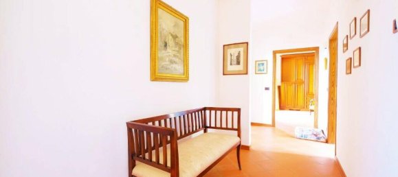 4 bedrooms Villa in Montepulciano, Italy No. 197177 6