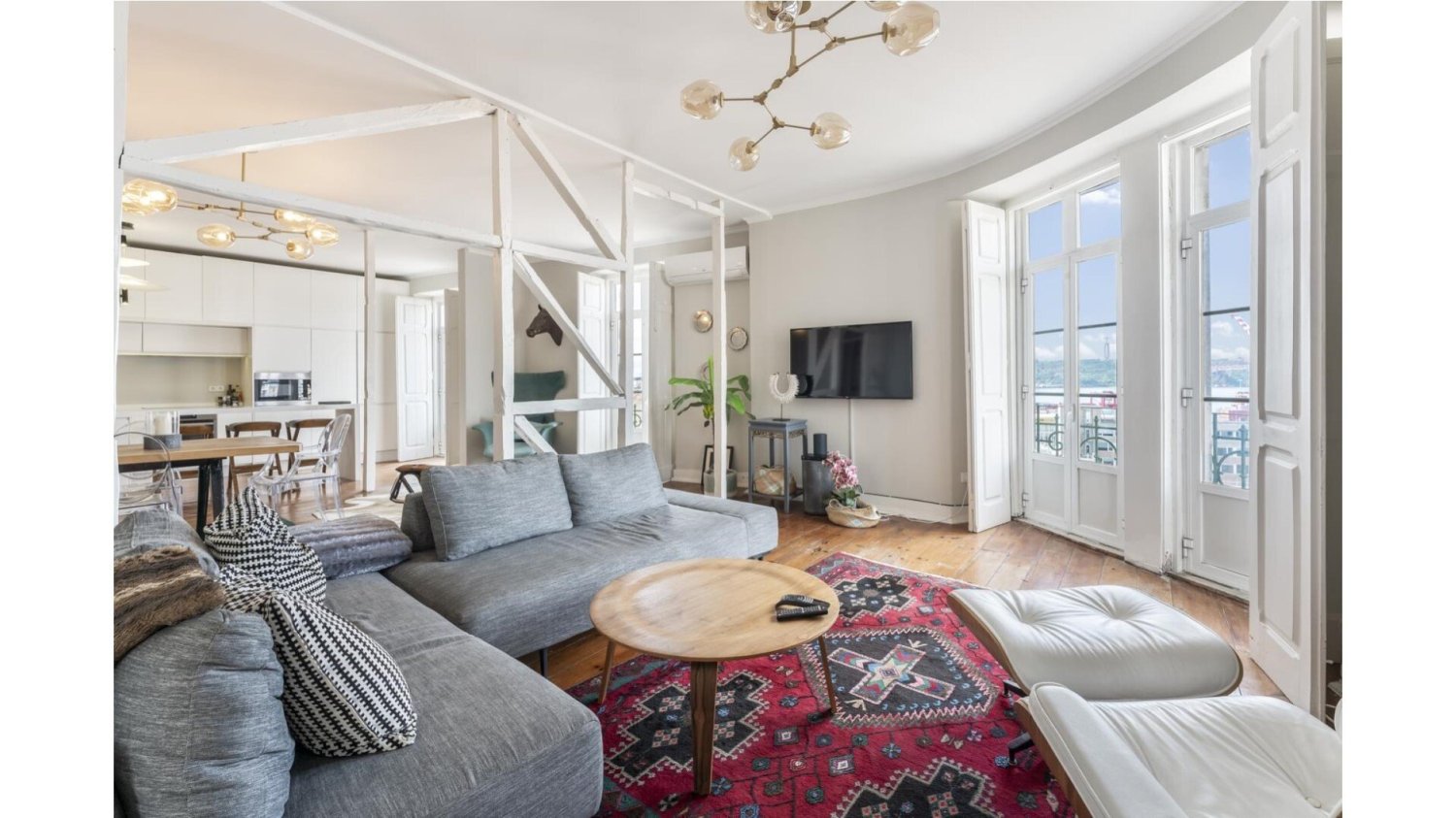 3 bedrooms Apartment in Lisbon, Portugal No. 143163