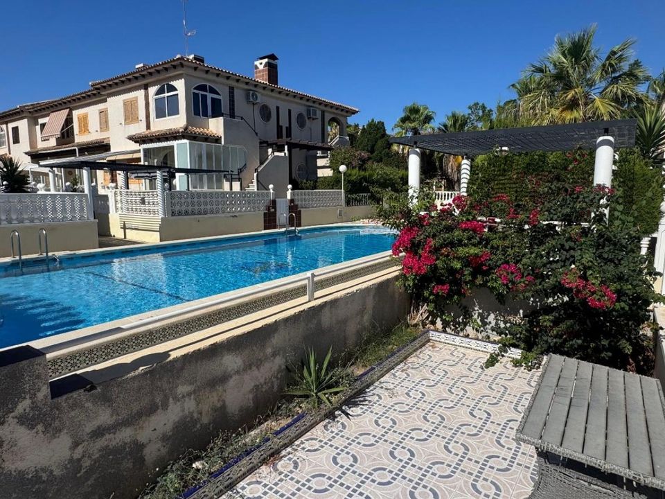 2 bedrooms Bungalow in Torrevieja, Spain No. 208851