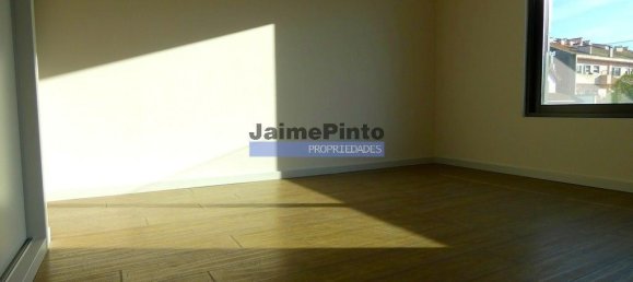 3 bedrooms Apartment in Porto, Portugal No. 123150 3