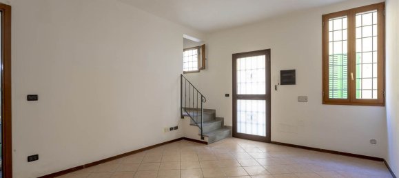 2 bedrooms House in Campi Bisenzio, Italy No. 317262 2