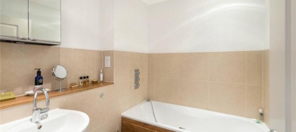 2 bedrooms Apartment in London, United Kingdom No. 5221 4