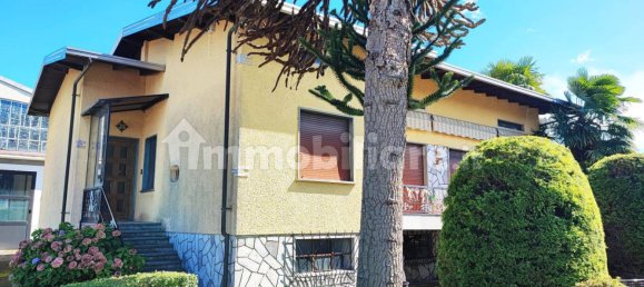 3 bedrooms Villa in Briga Novarese, Italy No. 379874 3